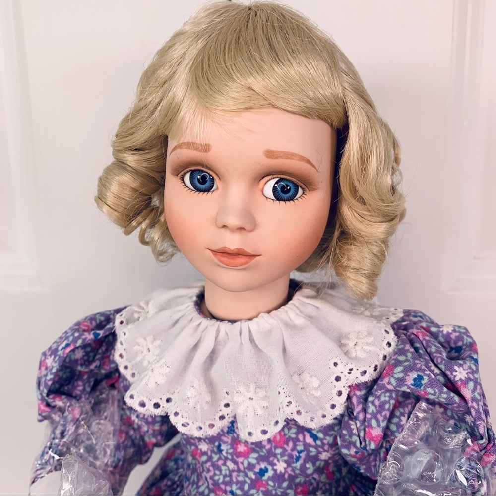 NEW Ashton Drake Galleries "Gathering Violets" Porcelain Doll - Picture 4 of 17